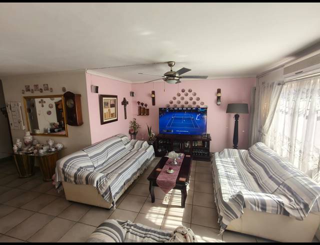 3 BEDROOM APARTMENT FOR SALE IN RUSTENBURG CENTRAL
